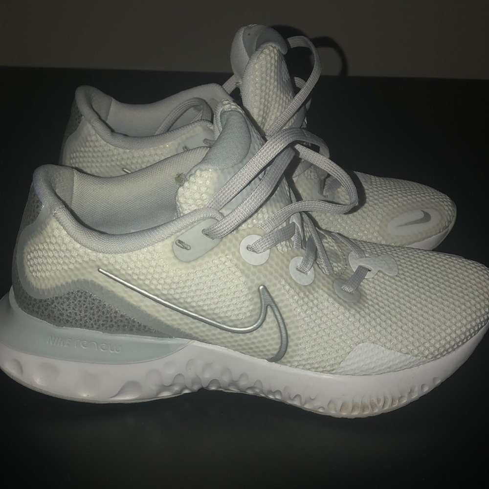 COPY - Nike Renew Run, 7, Silver/White, sustained an avulsion fracture, cannot …